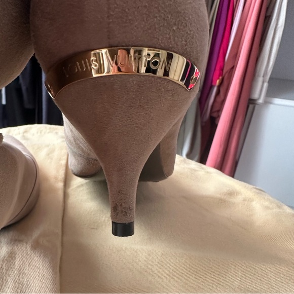 Louis Vuitton Suede Ankle Boots size 38 - Picture 5 of 8